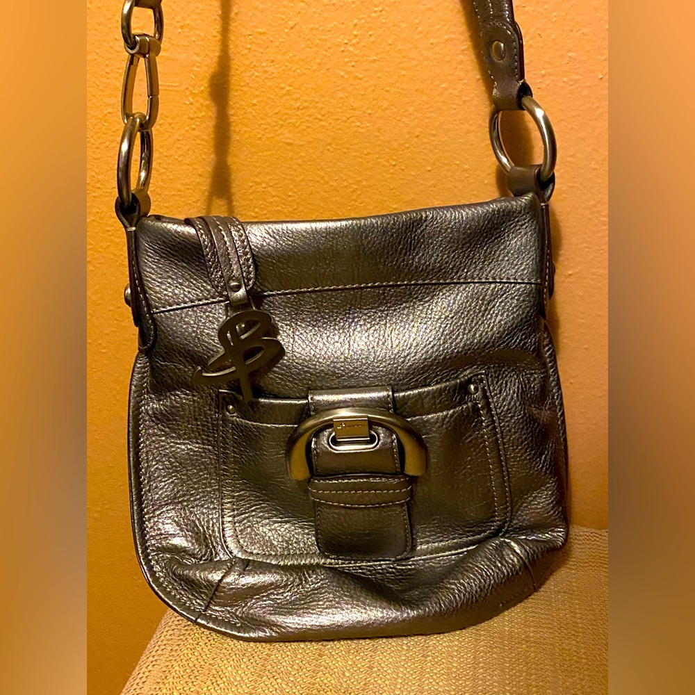 B. Makowsky vintage metallic silver crossbody bag with leopard print lining